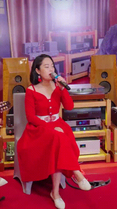 Tóc gió thôi bay - ca sỹ hát live trong gian hàng Khang Audio tại AVShow 2025 tại Hà Nội :D