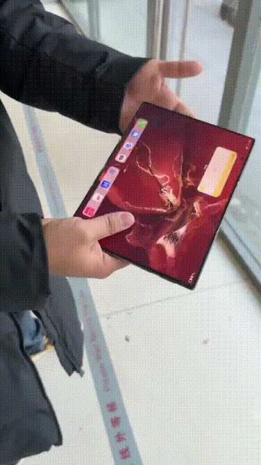 Điện thoại gập 3 Huawei bền quá bền