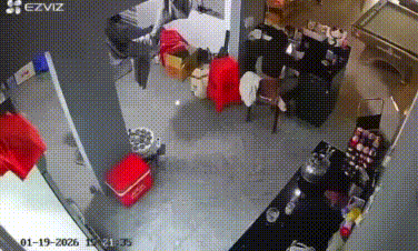 Hung hăng thế này thì Tết âm lịch 2026 này không về được đâu