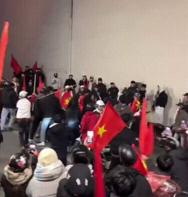 Các cháu manh động quá!? đi bão hay đi choảnh nhau :D