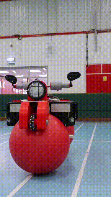 Xe máy "bánh bi" di chuyển mọi hướng – kiệt tác điên rồ của kỹ sư Anh