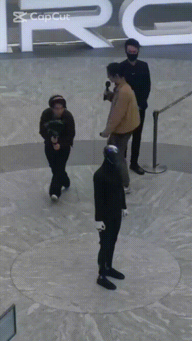 Rô bốt Hu Ma Noi của người Trung Quốc gãy cánh :D