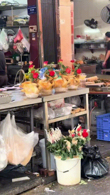 Hôm nay 29 Tết, giá cả ở phố Hàng Bè, Hà Nội quá đắt đỏ luôn!? :D