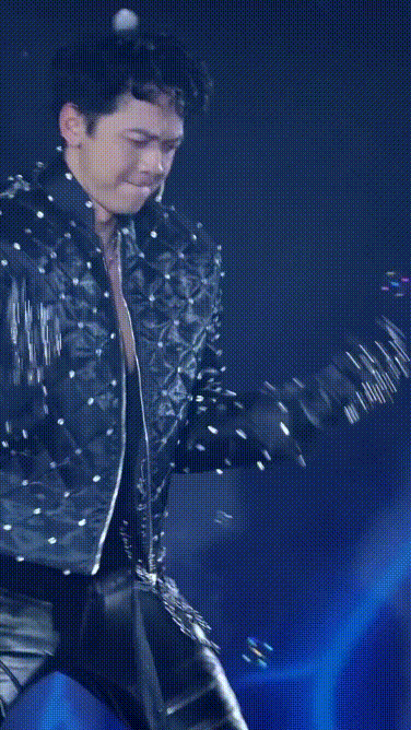 Tổng tài Trần Hùng Huy ACB thích hát hò văn nghệ kiểu :D