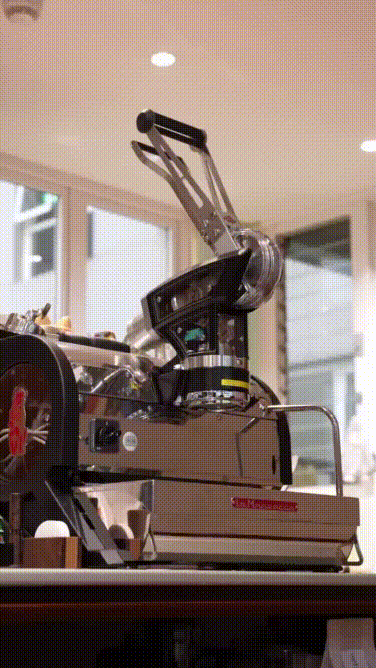 Sáng ra bật nhạc, tự pha cho mình cốc cà phê