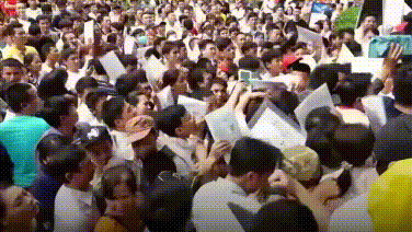 Đi làm hồ sơ xin thị thực VISA sang Hàn Quốc