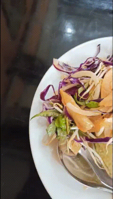 Cơm trưa như này ngon rồi!?