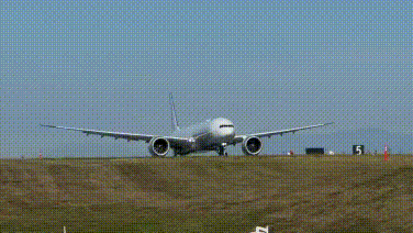Boeing 777X của Singapore Airlines cất cánh mạnh mẽ tại Paine Field